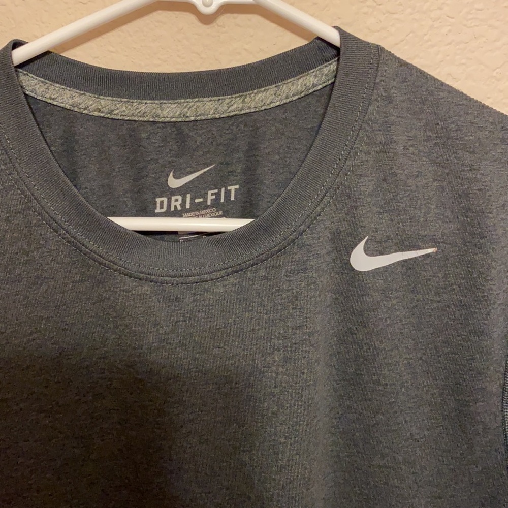 ❤️2 for $10 Nike Dry-Fit Shirt - Picture 3 of 4